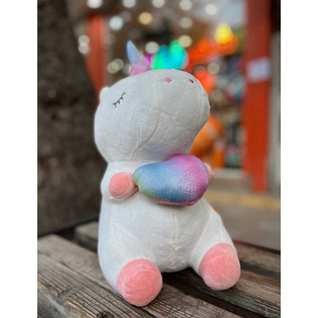 یونی کرن نشسته خوابالو