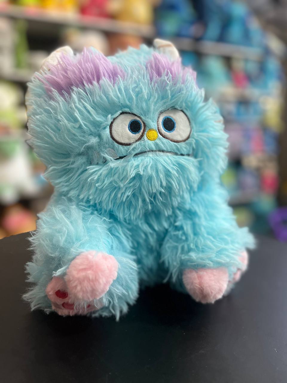 عروسک سالیوان نشسته